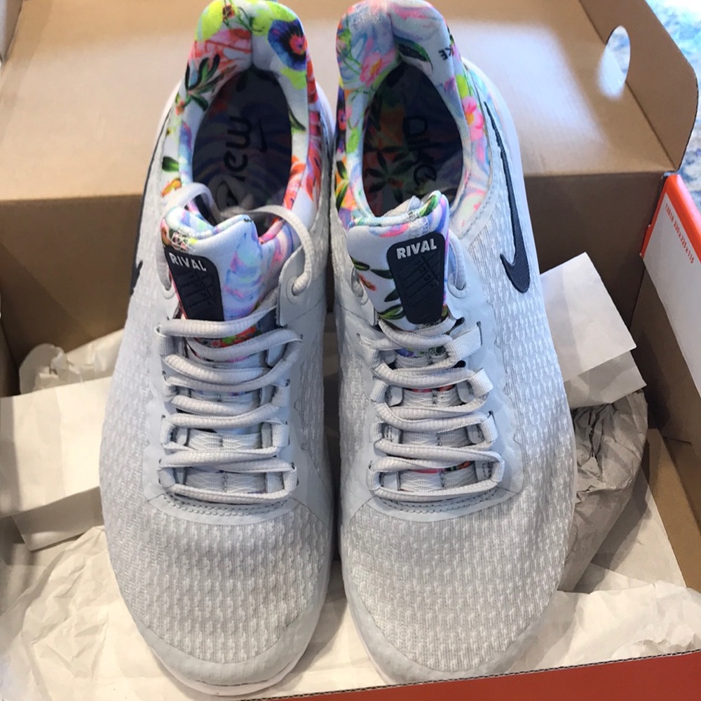Nike tennis shoes